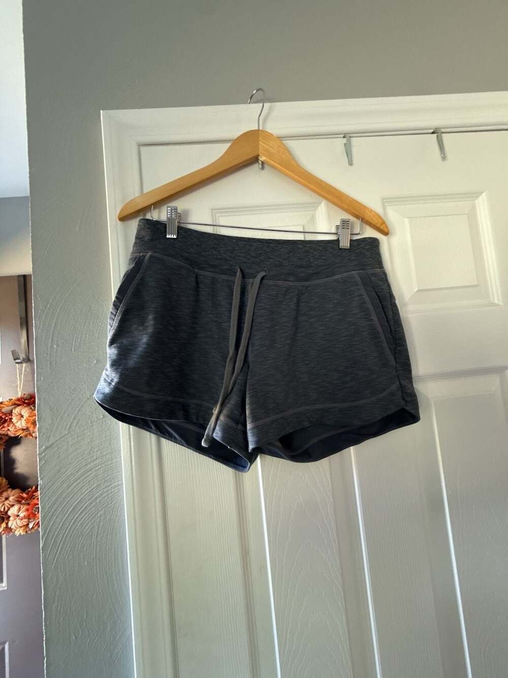 Athleta Athletic Shorts Size S Gray Drawstring Pockets